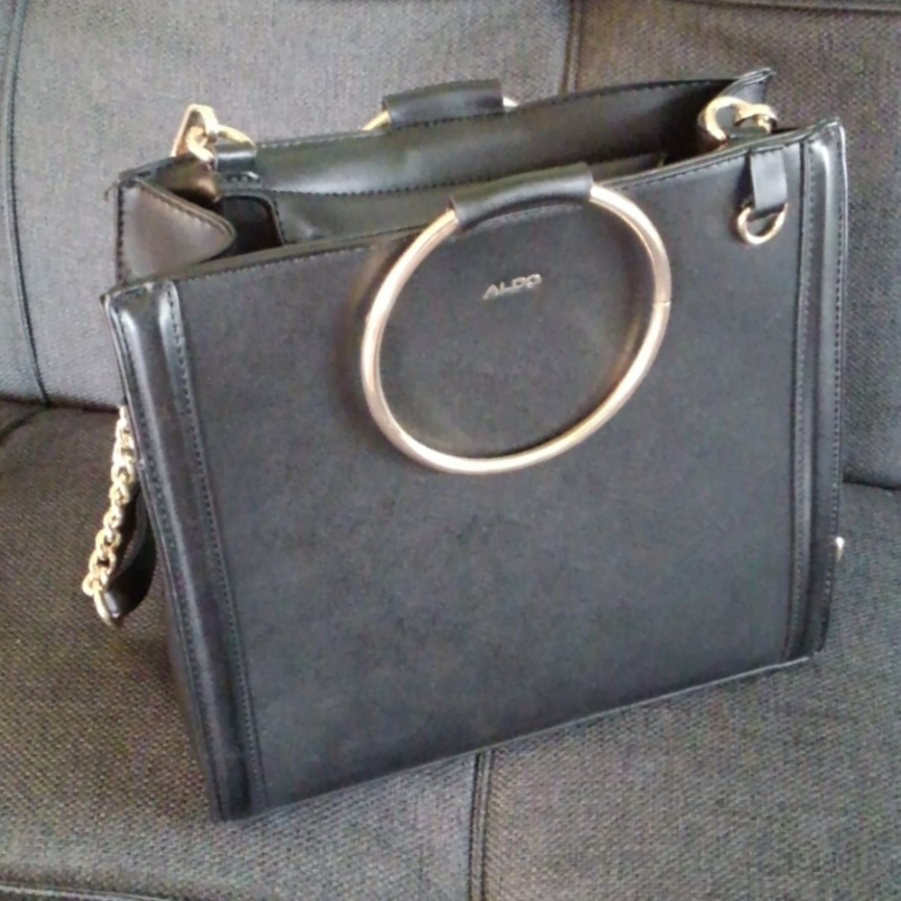 Also medium size structured purse
